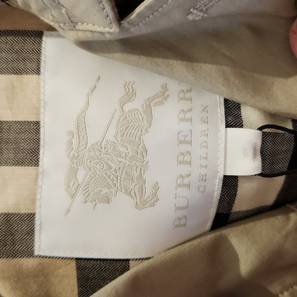 2Y Authentic Burberry Jacket - Picture 3 of 4